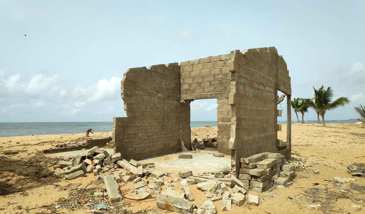 Rising sea levels destroying houses in Ghana